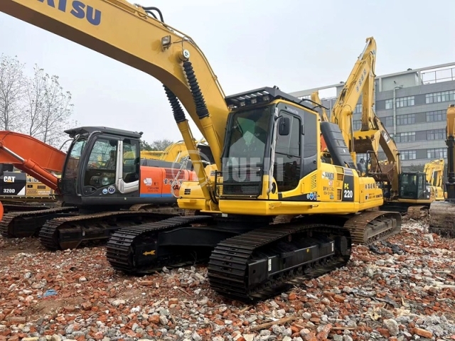 Komatsu PC220-8