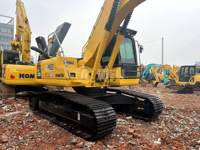 Komatsu PC220-8