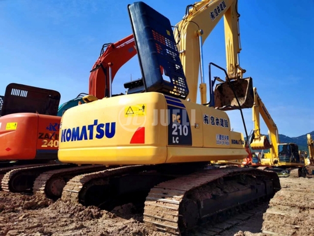 Komatsu PC210-8