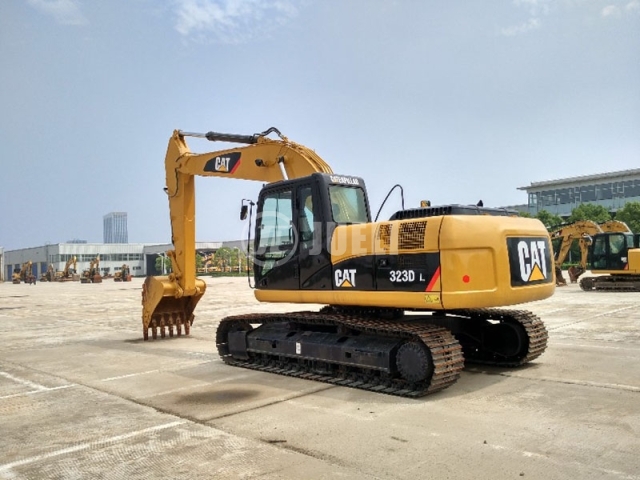 Caterpillar CAT323D