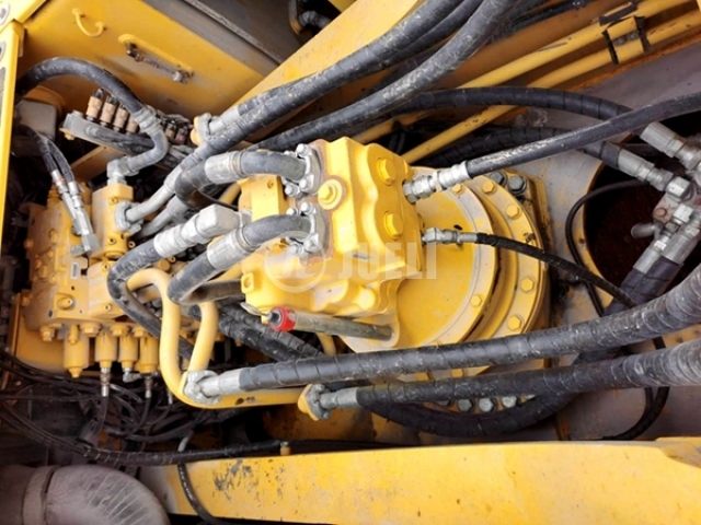 Komatsu PC300-7