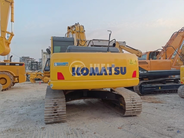 Komatsu PC240-8