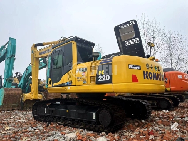 Komatsu PC220-8