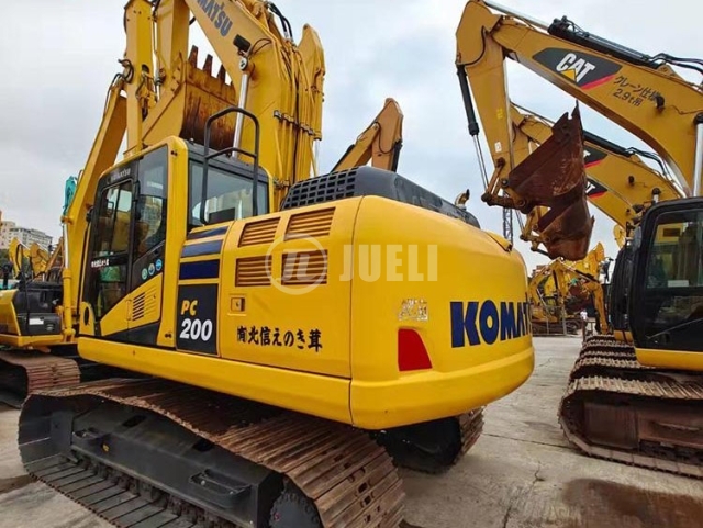 Komatsu PC200-10