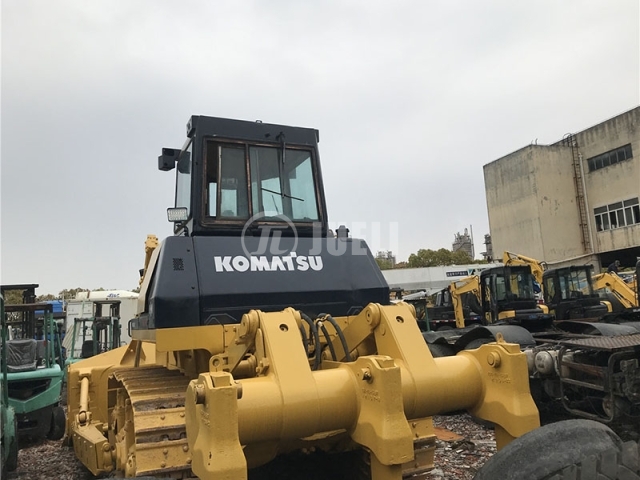 KOMATSU D85