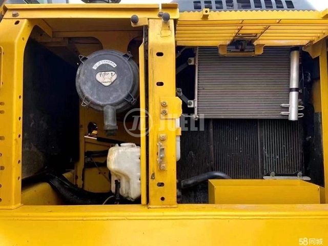 Komatsu PC200-8MO