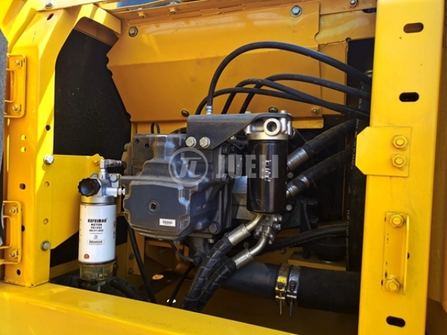 Komatsu PC200-8