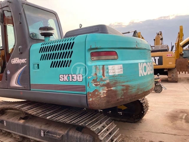 Kobelco SK130-8