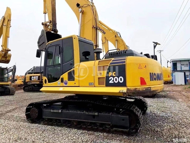 Komatsu PC200-8MO