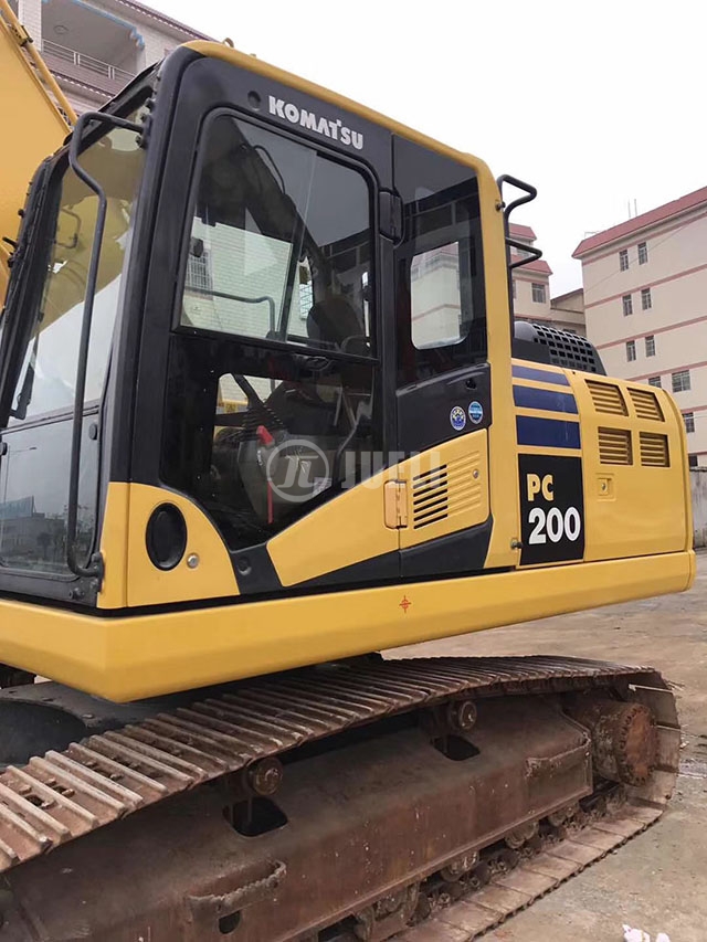 Komatsu PC200-10